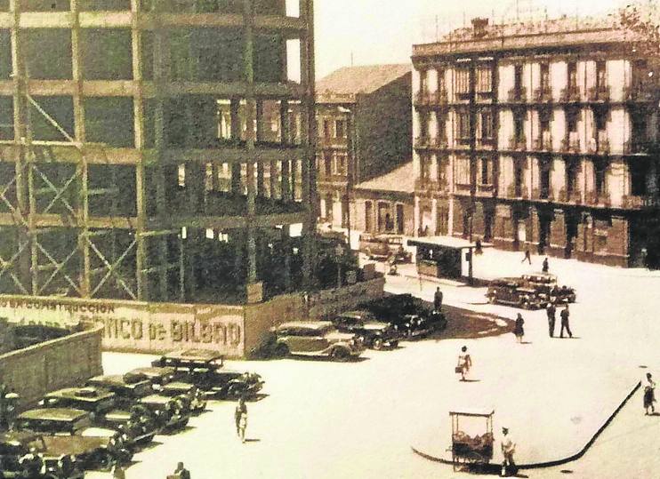 La plaza de José Antonio, hoy El Carmen, a mediados de los 40.