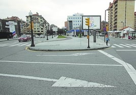 El desvío de la carretera Villaviciosa hacia Ezcurdia, un punto negro de accidentes