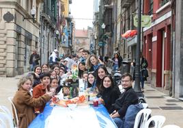 Imagen de la Comida en la Calle celebrada en 2022 después del parón por la pandemia.