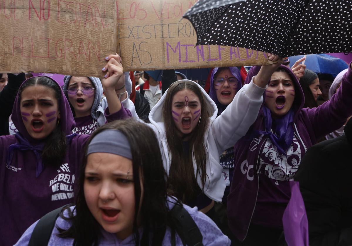 Grito de «libertad» por todas las mujeres en la protesta estudiantil