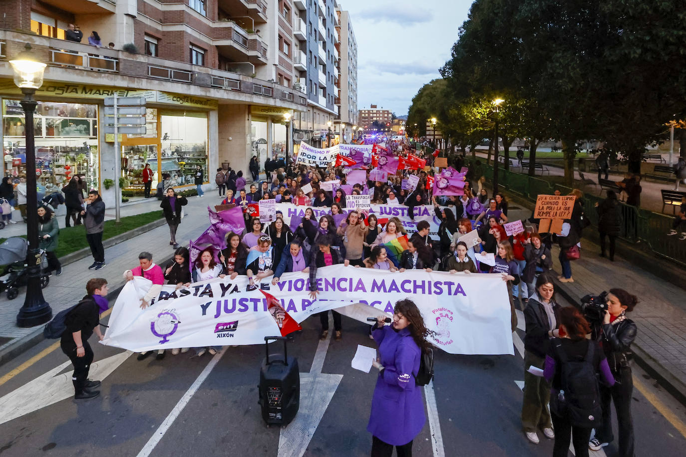 Gijón se echa a la calle por el 8M