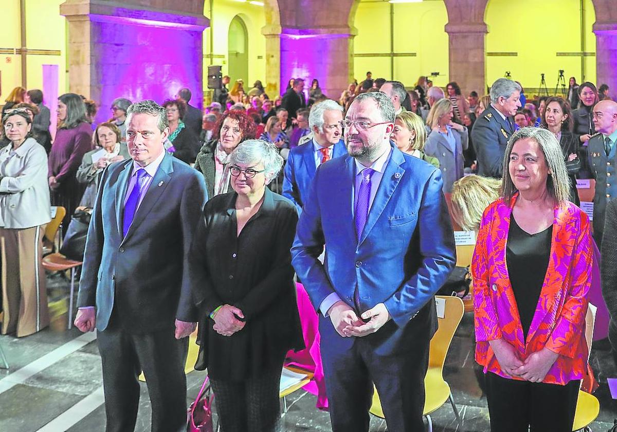 Marcelino Marcos Líndez, Ana González, Adrián Barbón, Nuria Varela y Delia Losa, en el Antiguo Instituto.