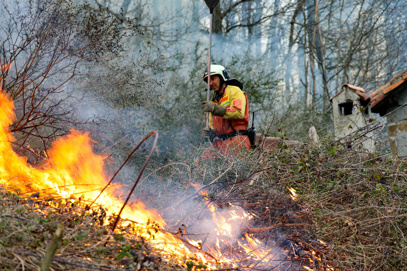 Lucha contra el fuego en Asturias