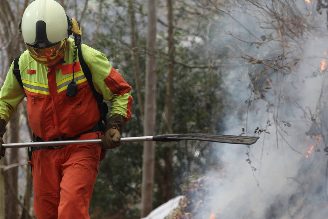 Lucha contra el fuego en Asturias