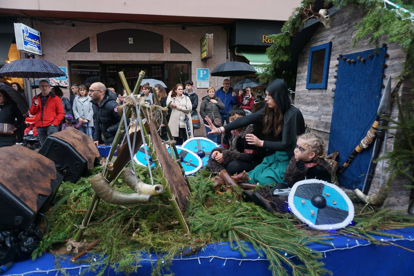 Diversión y colorido en el carnaval de Cangas de Onís