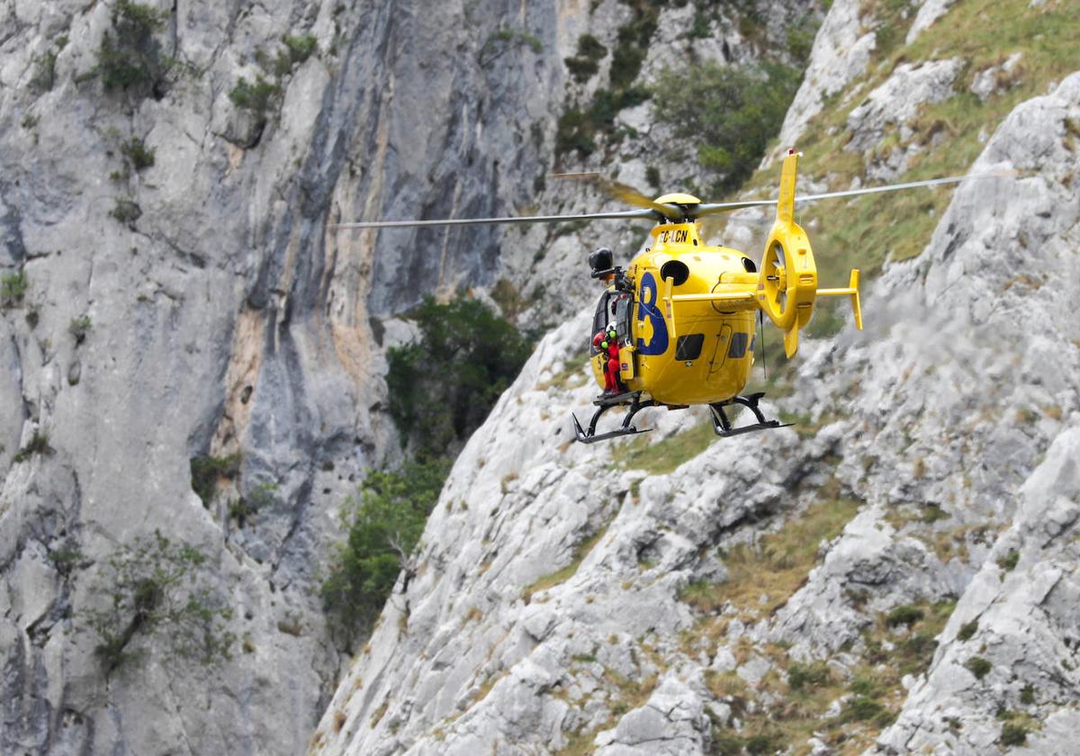 Helicóptero de Bomberos de Asturias.