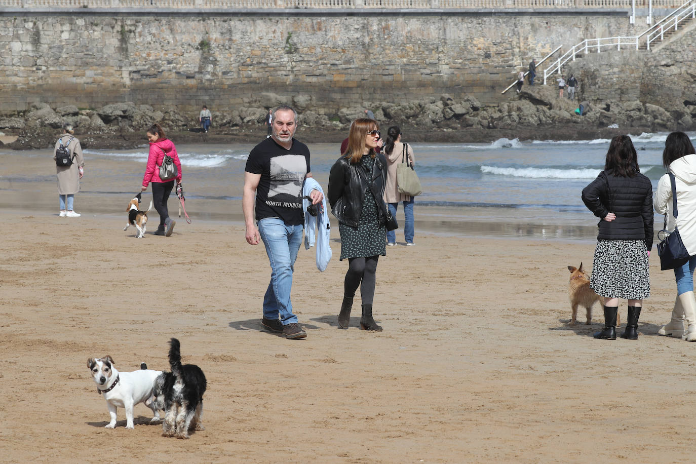 Día de playa a 25 grados en marzo