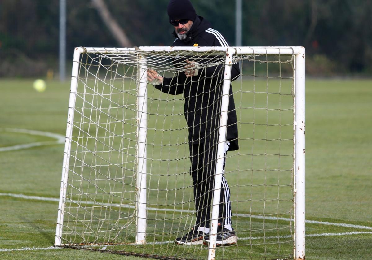 Al entrenador Álvaro Cervera se le acumulan los contratiempos en forma de lesionados.