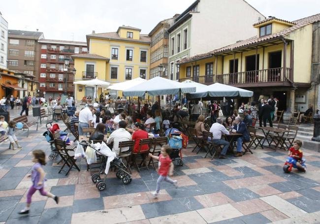 Ambiente en las terrazas de Sabugo.