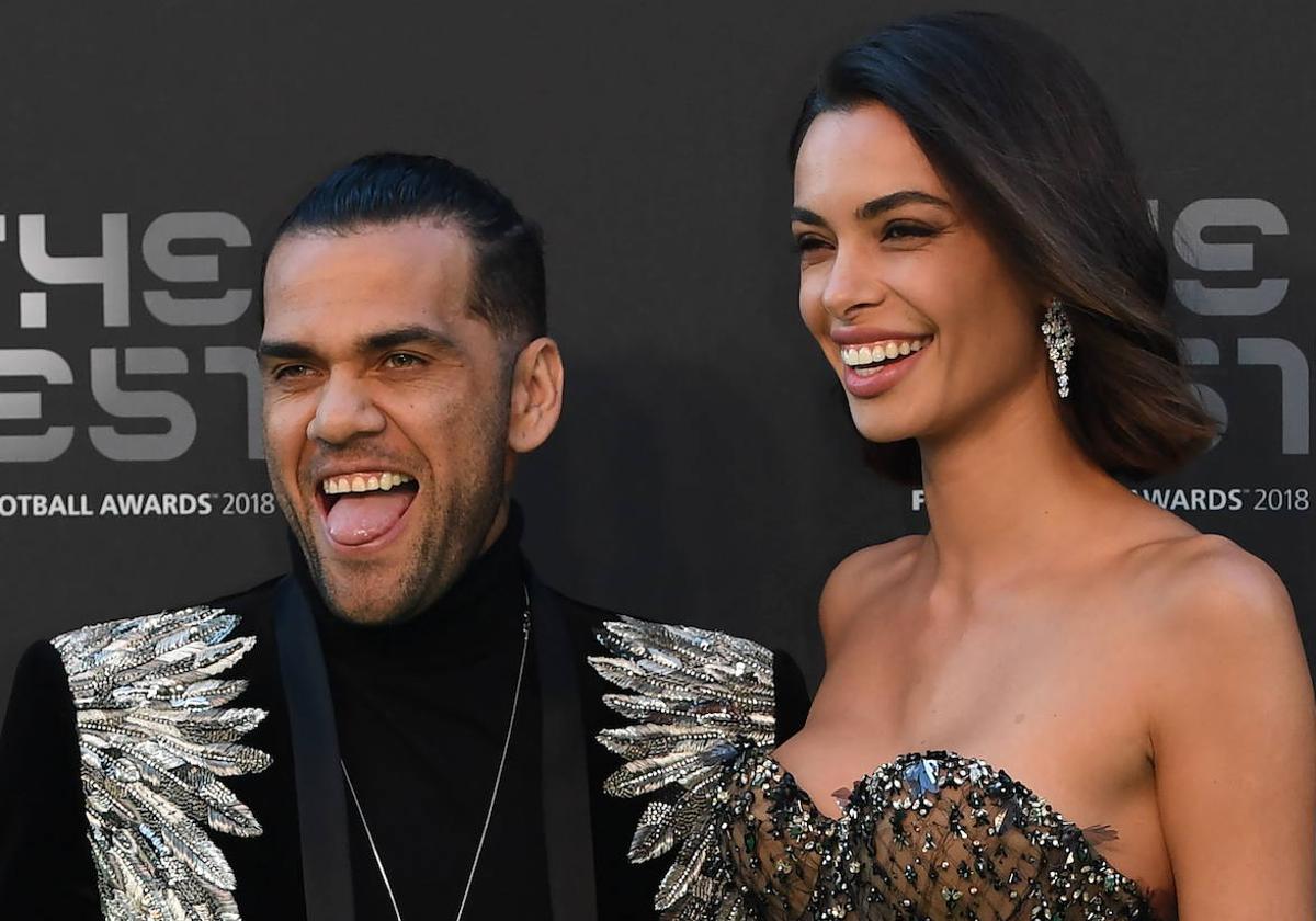 Dani Alves y Joana Sanz, en una imagen de archivo.