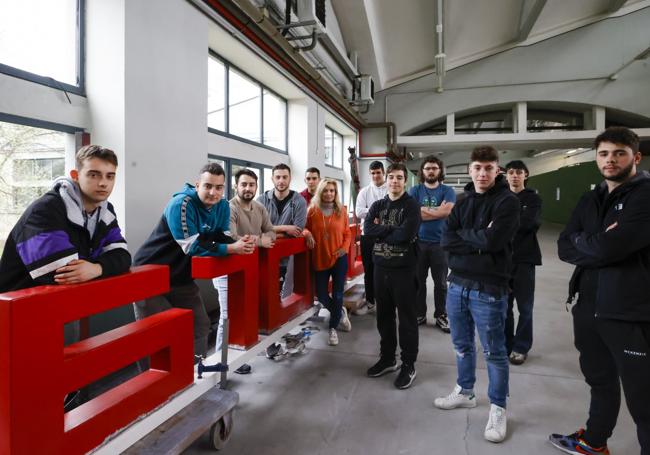 Los alumnos del CIFP Laboral con su tutora.
