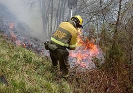 Incendio en Vigaña, en Belmonte de Miranda.