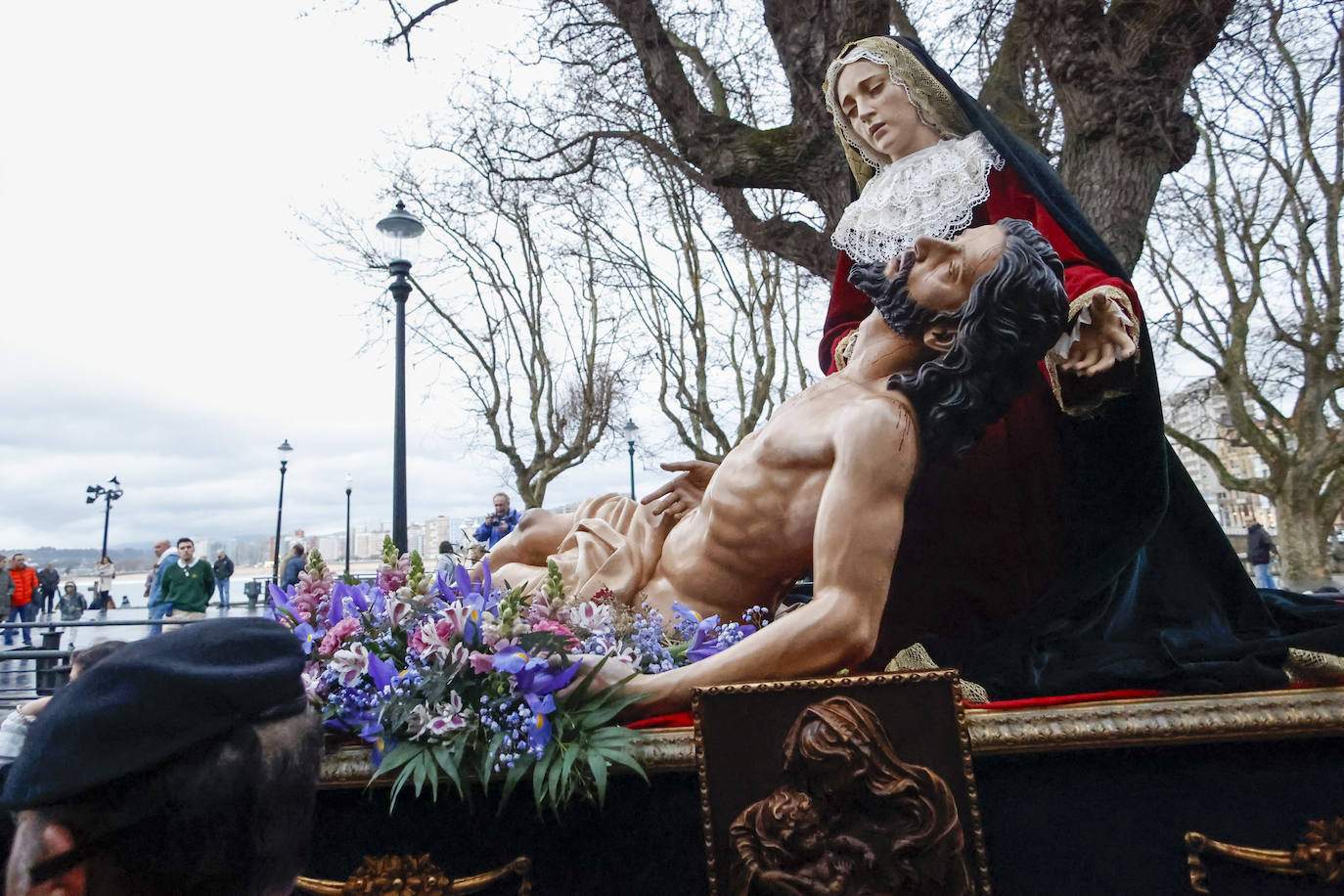 El traslado de la imagen de La Piedad anticipa las procesiones