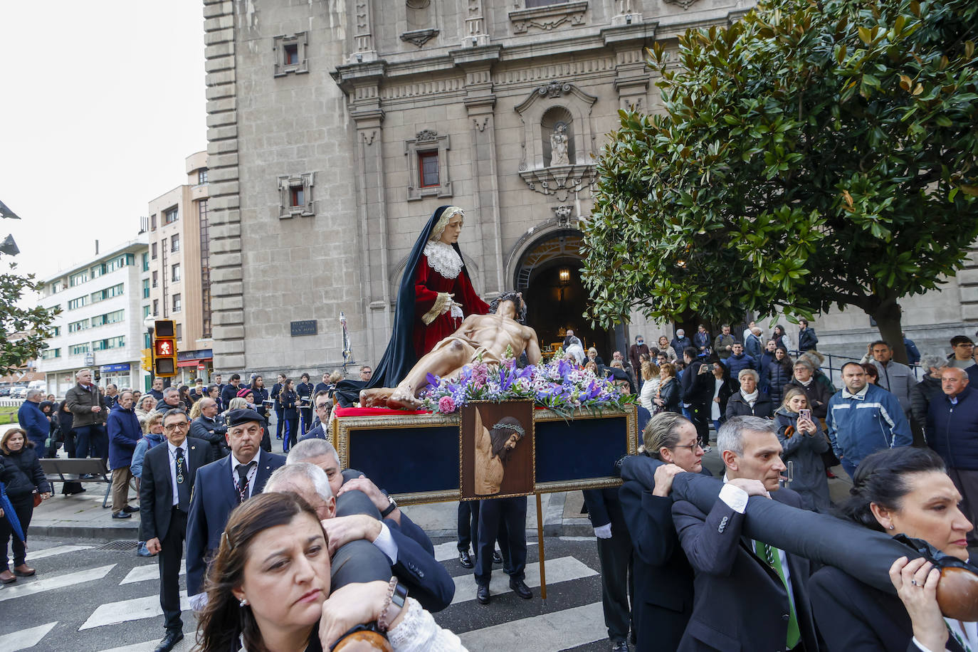 El traslado de la imagen de La Piedad anticipa las procesiones