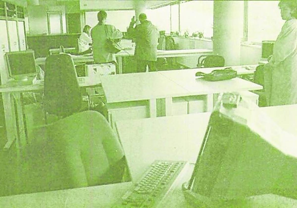 Los funcionarios habían comenzado ya a ocupar sus nuevos puestos.