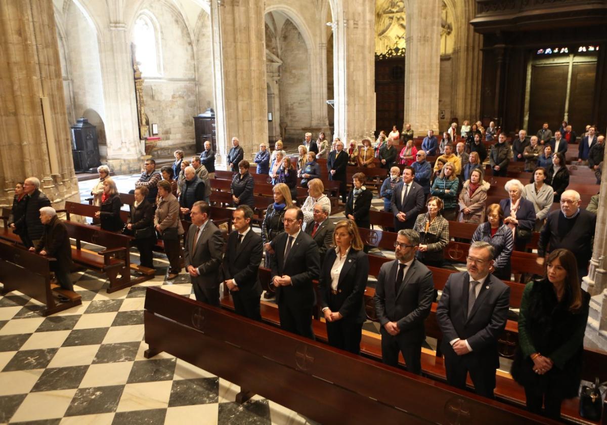 Misa en la Catedral, con la Corporación municipal en primer término.