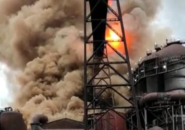 Fotos: evacúan el horno alto 'A' de Arcelor en Gijón por un incendio