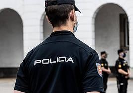 Imagen de archivo de agentes de la Policía Nacional, en Oviedo.