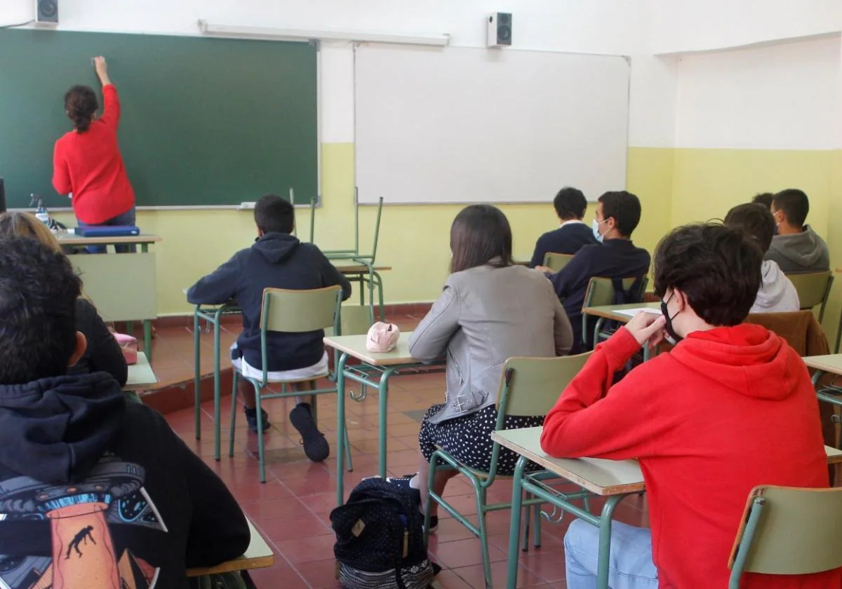 Alumnos de un instituto gijonés, durante una clase.