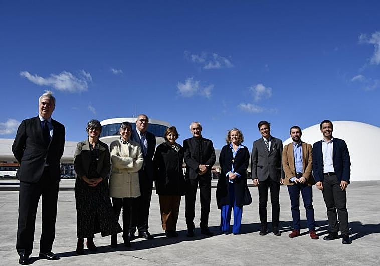 Silvino Urízar, Sonia Puente, Cristina Tuero, José María Urbano, Mariví Monteserín, Alfonso Vegara, Teresa Estrada, Pablo Olalquiaga, Manuel Campa y Marcos Ros.