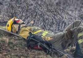 La dura lucha contra el fuego en Asturias