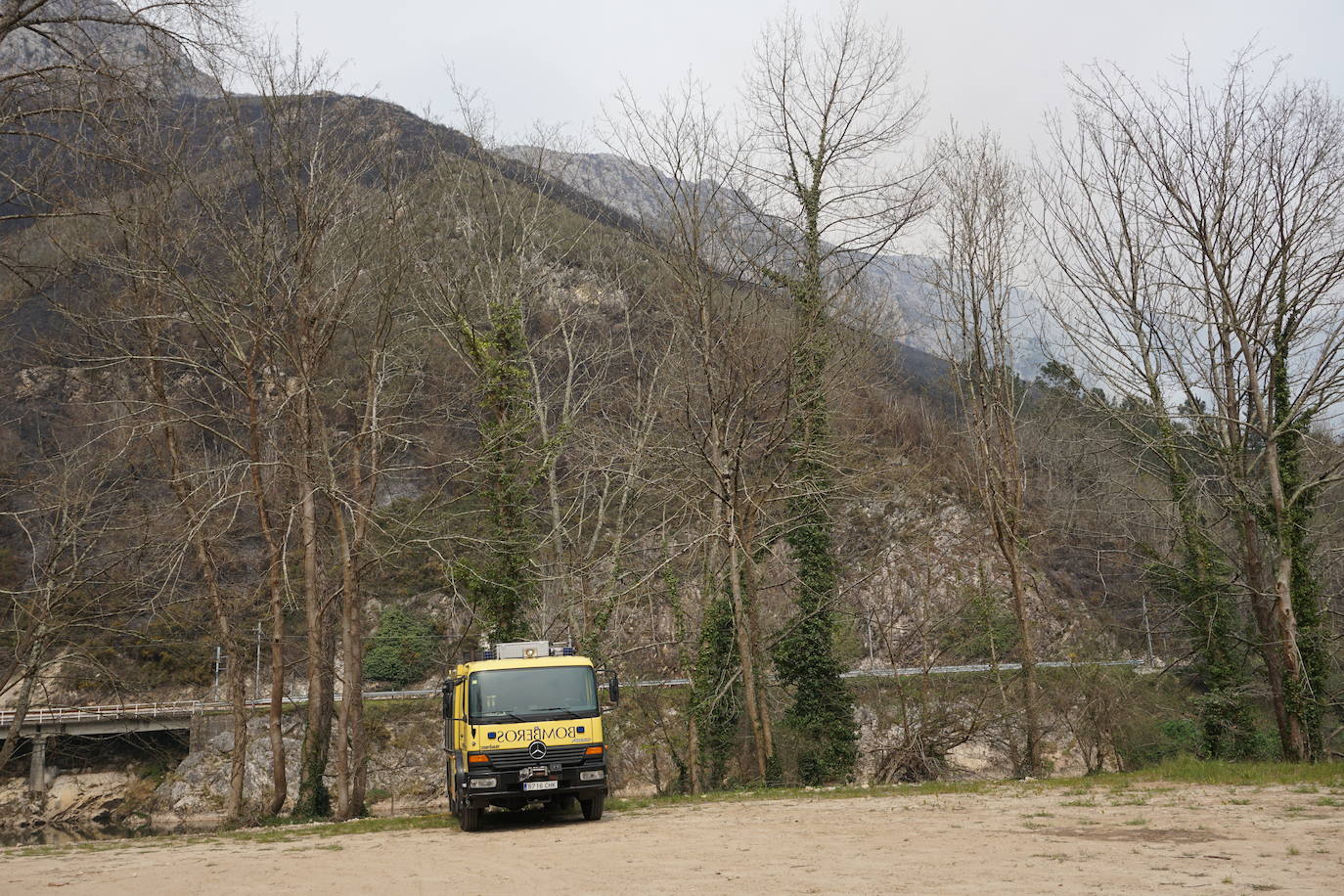 La dura lucha contra el fuego en Asturias