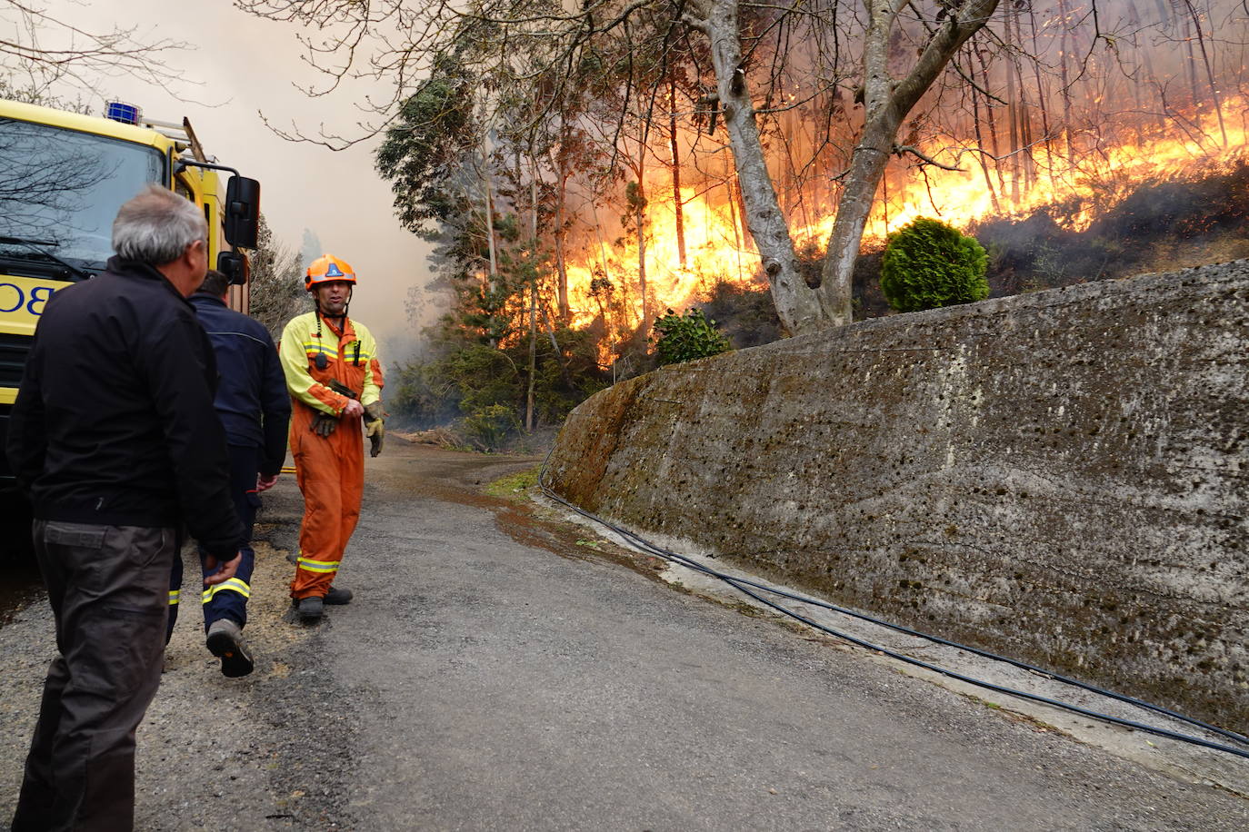 Las llamas se propagan sin descanso en Asturias