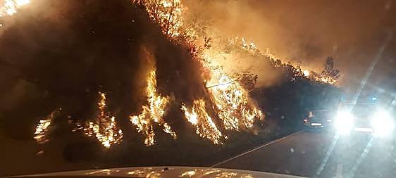 Asturias lucha contra un centenar de incendios y «lo peor está por venir»