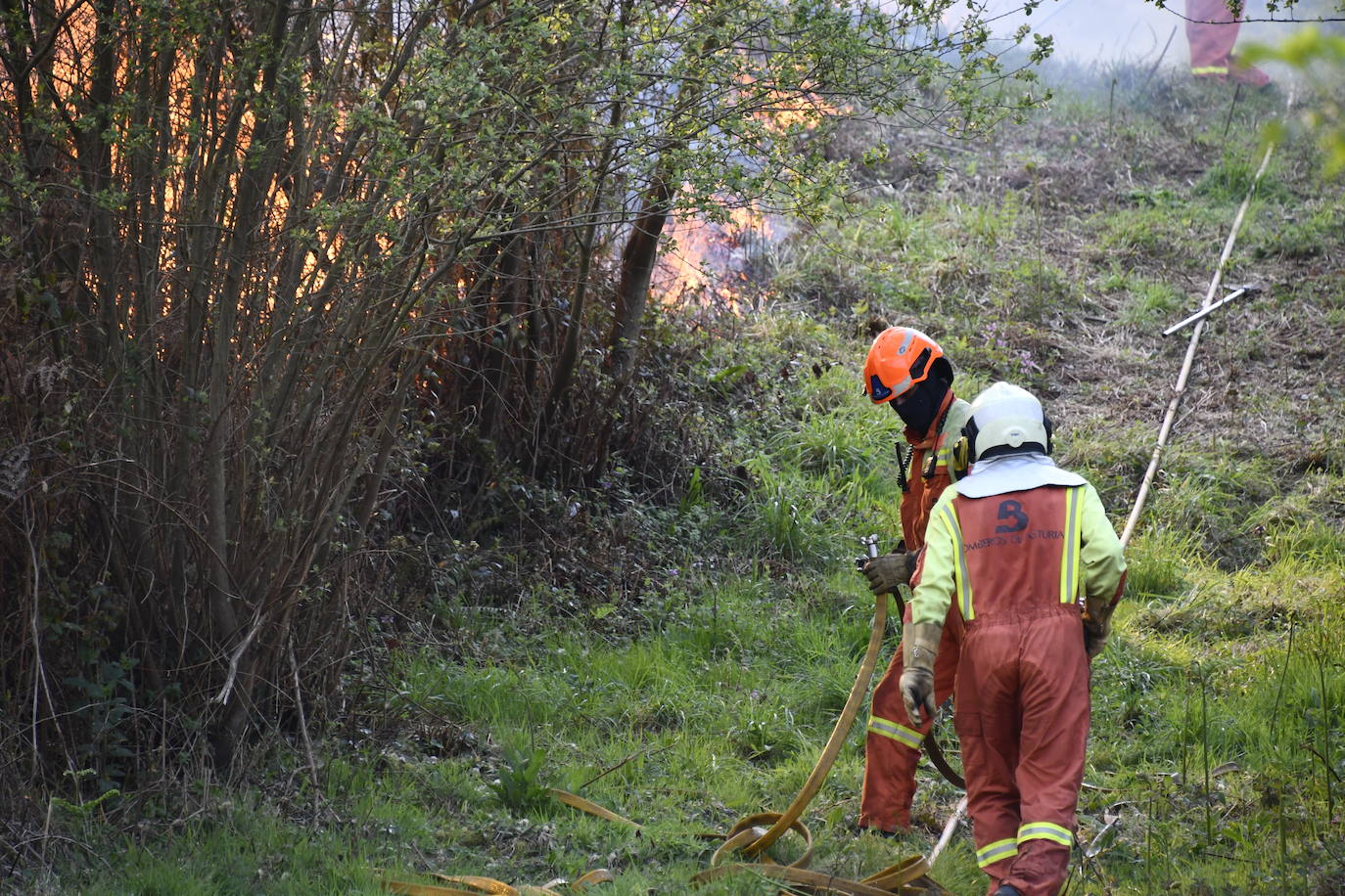 El fuego devasta Asturias