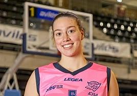 Marta Suárez, ayer en el polideportivo del Quirinal antes de empezar a entrenar.