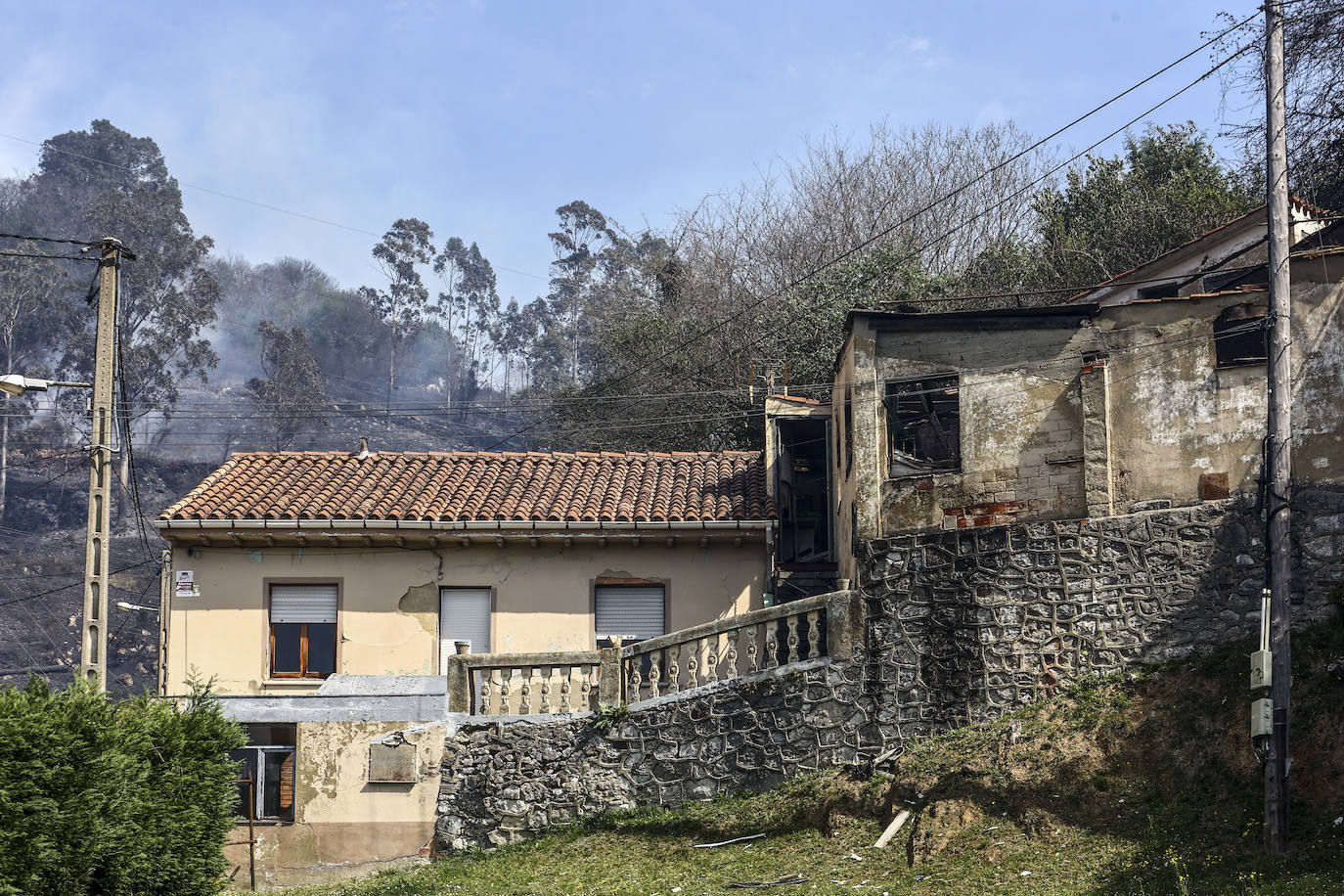 El fuego devora el Naranco