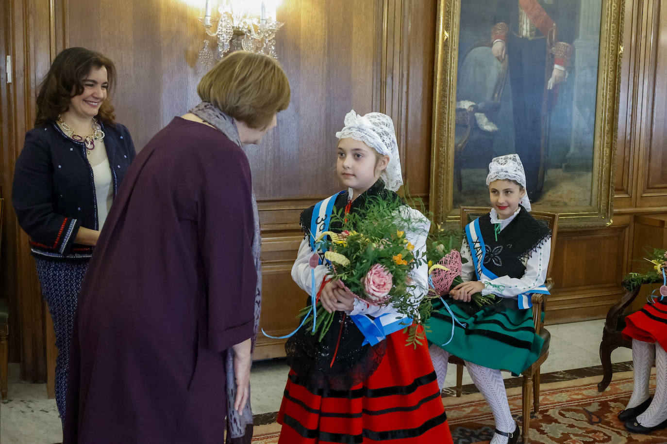 Imposición de bandas a la Xana, Xanina y damas