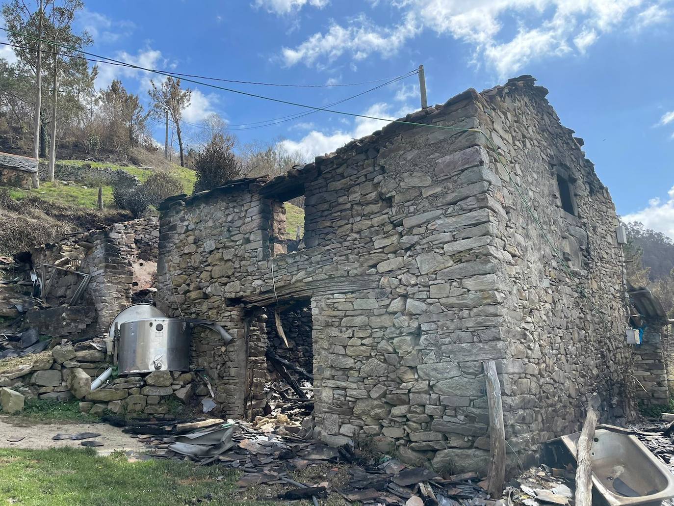 Las ruinas tras los incendios en Asturias