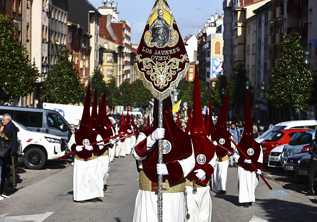 Domingo de Ramos: procesión de la Sagrada Lanzada en Oviedo
