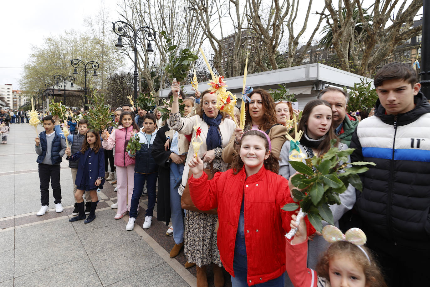 Multitudinario Domingo de Ramos en Gijón