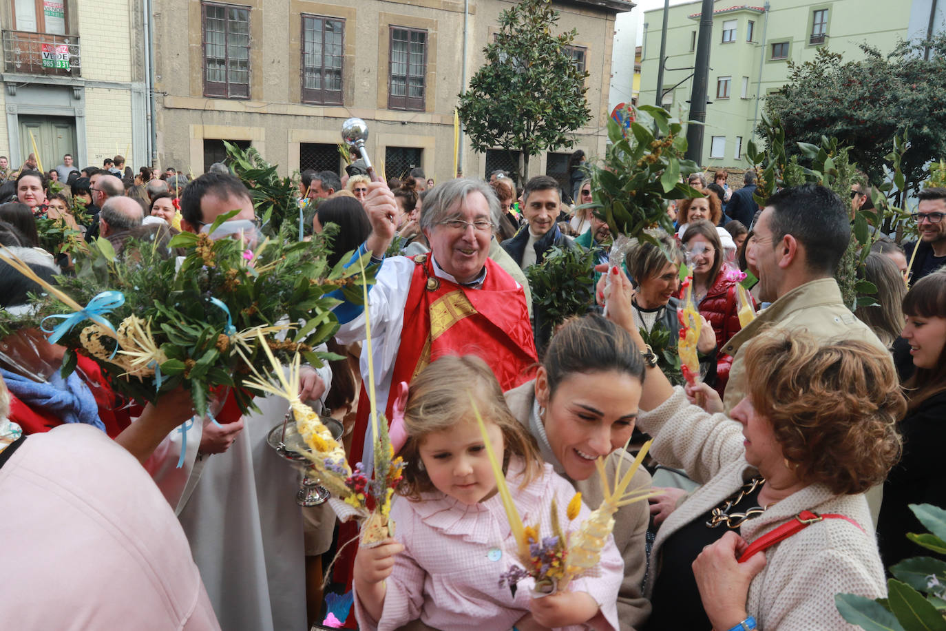 El Domingo de Ramos se celebra con entusiasmo en Pola de Siero