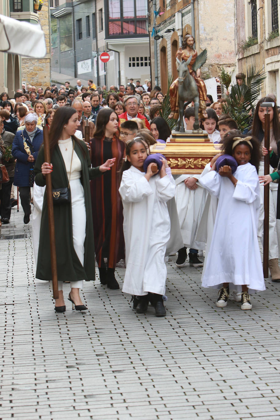 El Domingo de Ramos se celebra con entusiasmo en Pola de Siero
