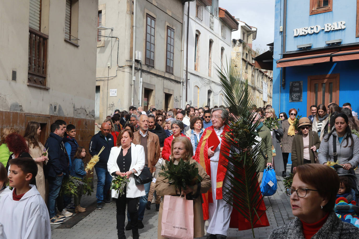 El Domingo de Ramos se celebra con entusiasmo en Pola de Siero