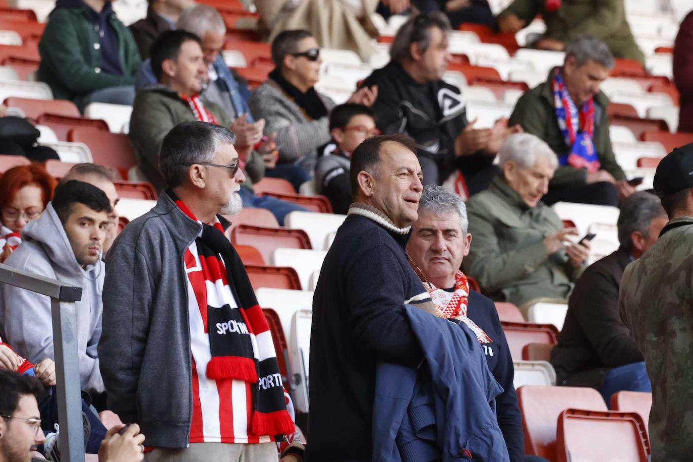 ¿Estuviste en el Sporting - Granada? ¡Búscate en las fotos!