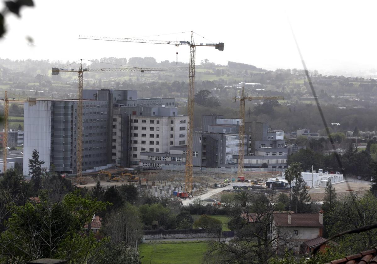 Estado en que se encuentran las obras de construcción del nuevo bloque de servicios generales del Hospital Universitario de Cabueñes.