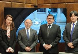 De izquierda a derecha, Cristina González, directora general de Universidad; Ignacio Villaverde, rector de la Universidad de Oviedo; Miguel Montoya, director de la Fundación del Tecnológico de Monterrey; y el consejero de Ciencia, Innovación y Universidad, Borja Sánchez.