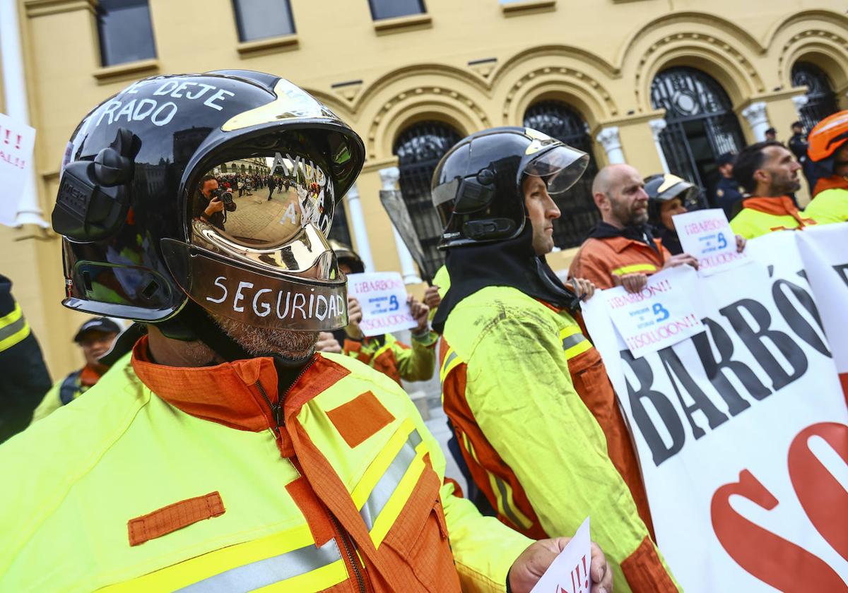 «Asturias no arde, la queman», claman ecologistas, bomberos y ganaderos