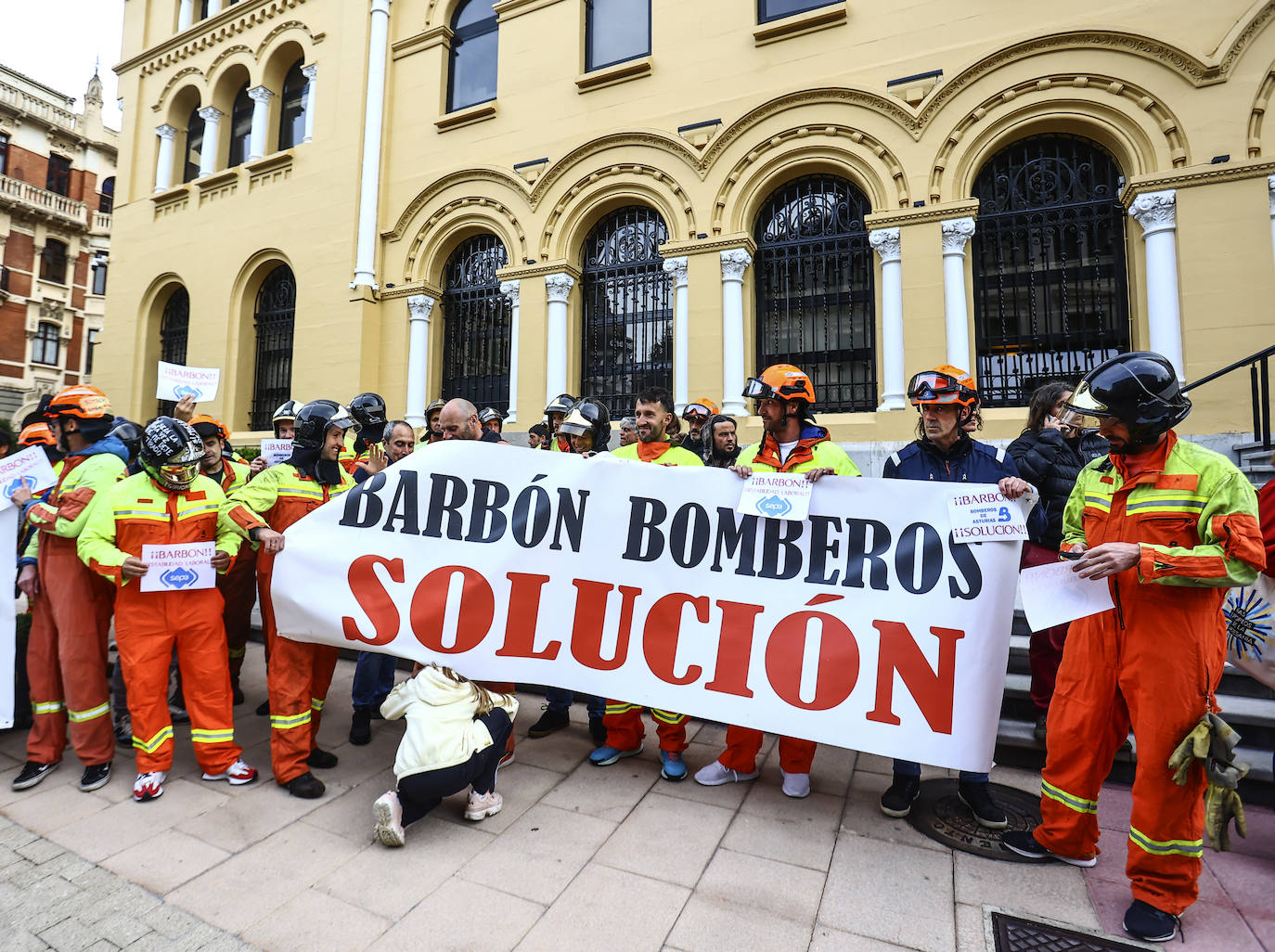 «Asturias no arde, la queman», claman ecologistas, bomberos y ganaderos