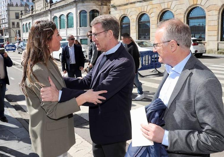 Ángela Pumariega, Alberto Núñez Feijóo y Diego Canga, en Gijón.