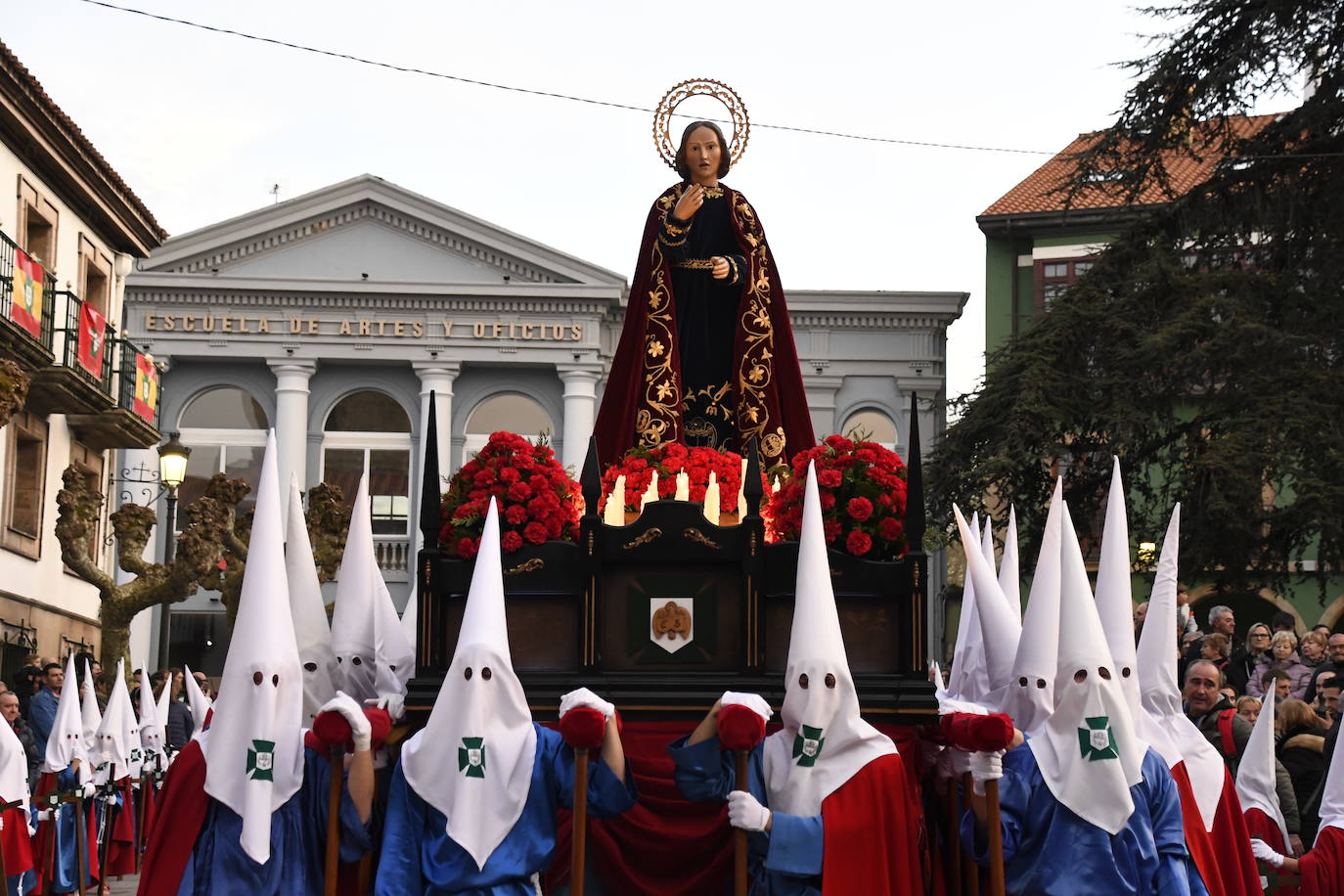 Una multitud arropa al Encuentro en Avilés