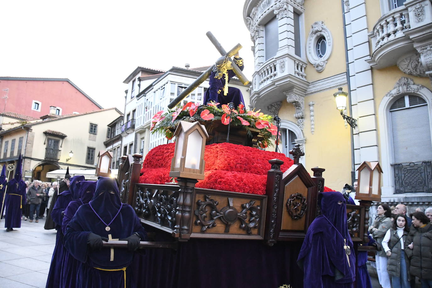 Una multitud arropa al Encuentro en Avilés