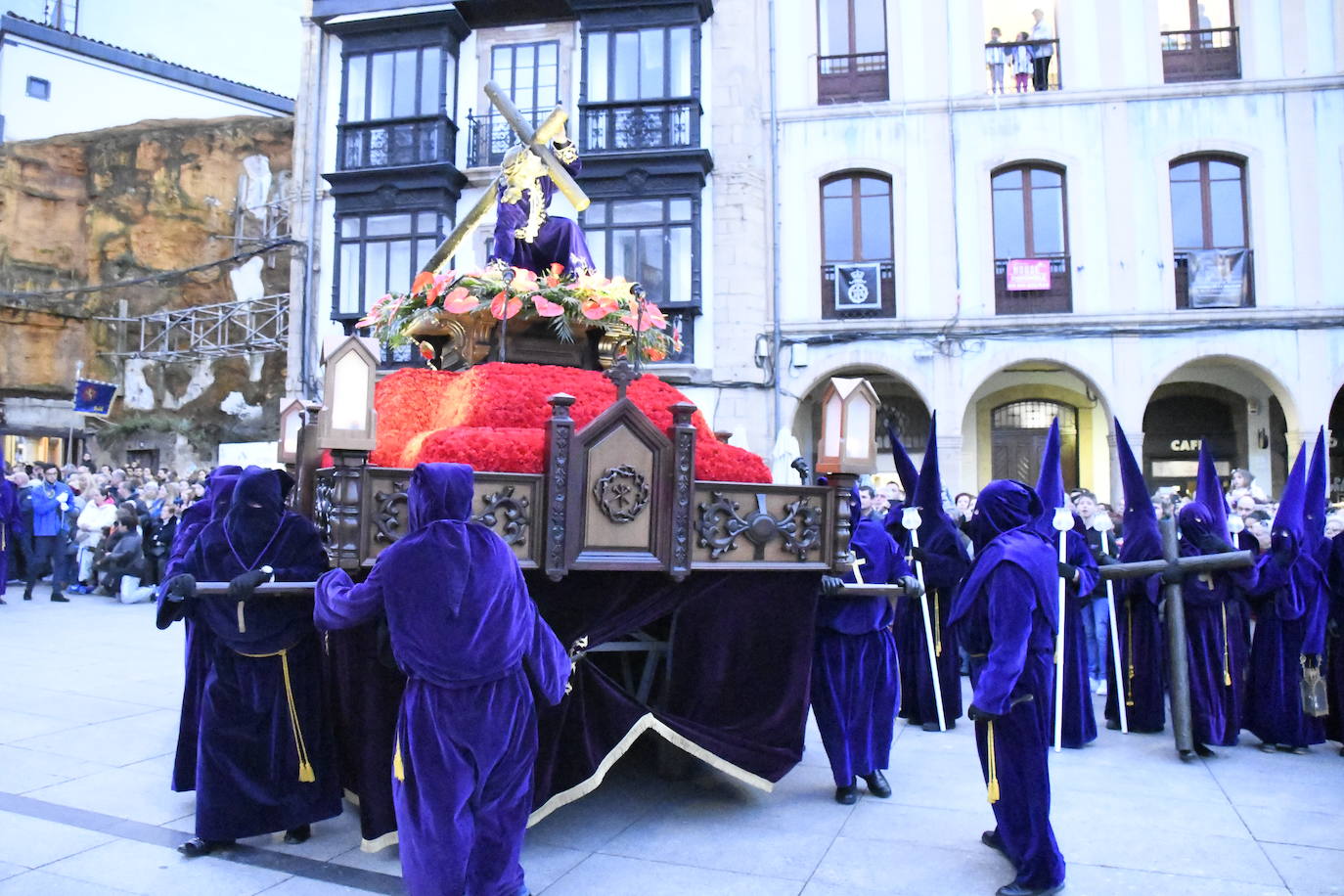 Una multitud arropa al Encuentro en Avilés
