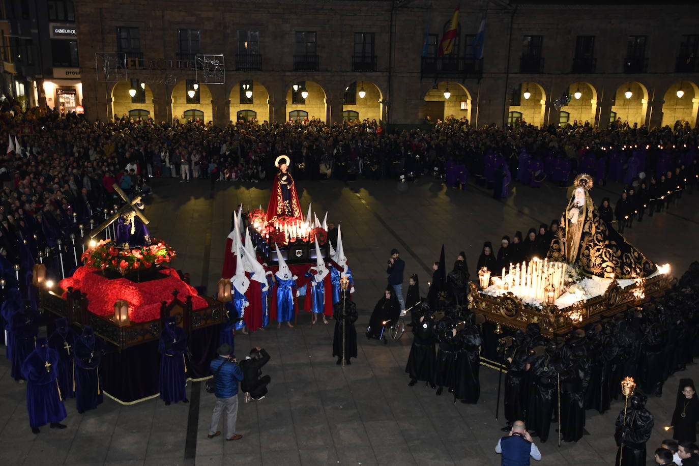 Una multitud arropa al Encuentro en Avilés
