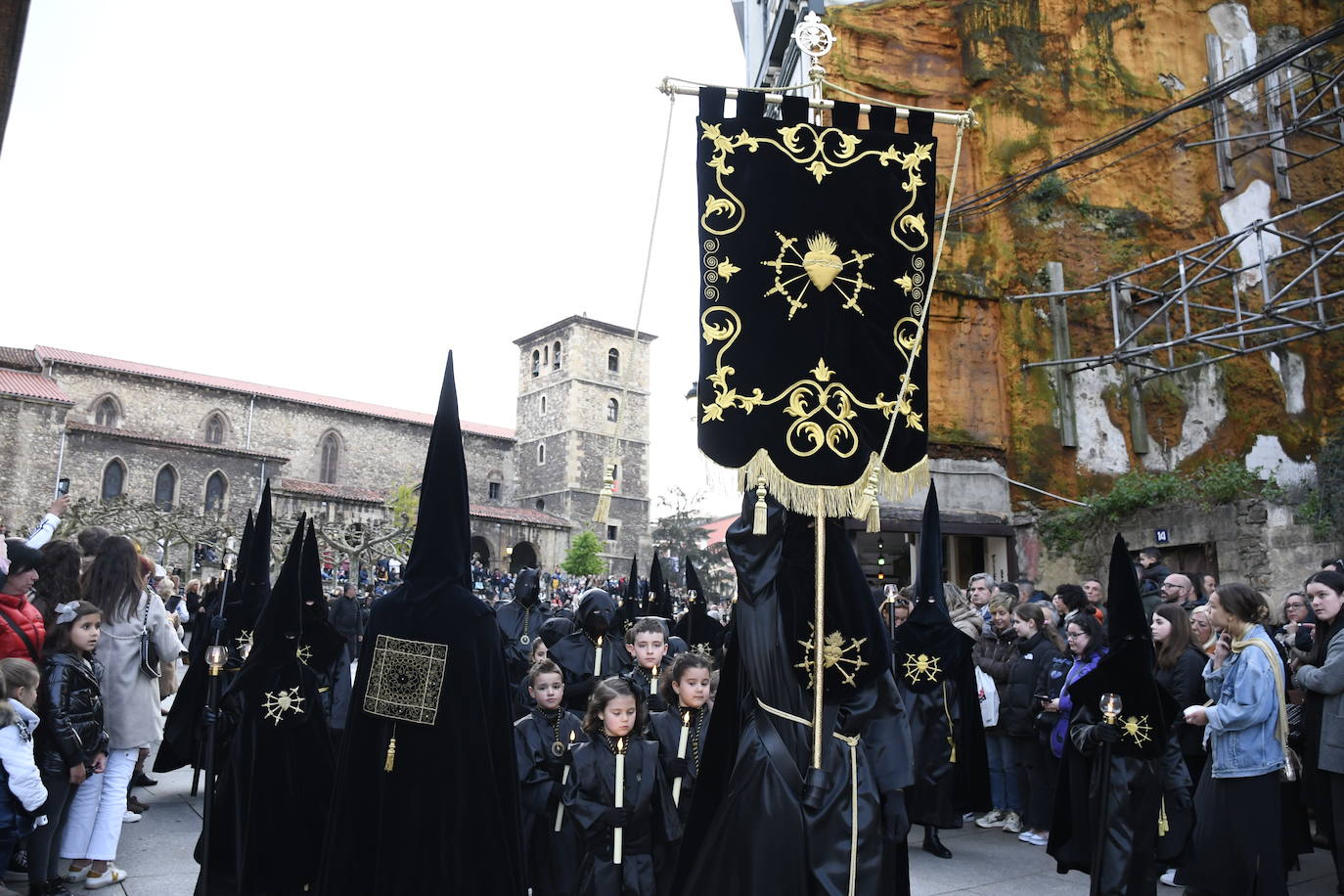 Una multitud arropa al Encuentro en Avilés