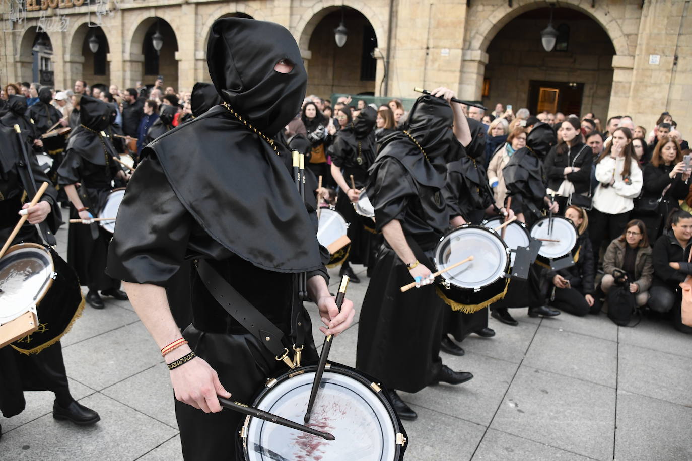 Una multitud arropa al Encuentro en Avilés